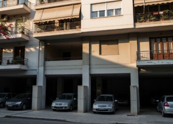 Alldaynews.gr Πυλωτή πολυκατοικίας: Τι ορίζει ο νέος ο νόμος για την ιδιοκτησία των θέσεων στάθμευσης