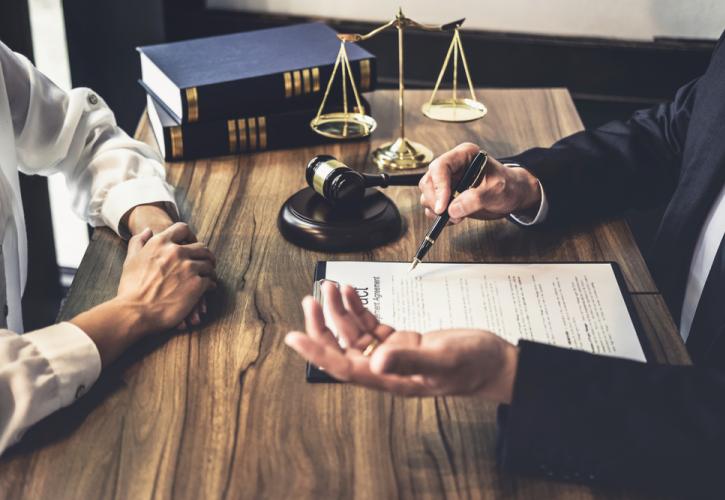 Κληρονομιά χωρίς διαθήκη: Ποιος έχει δικαιώμα στην περιουσία του θανόντος – Πότε το Δημόσιο τα παίρνει όλα 3 shutterstock klironomia symvolaio