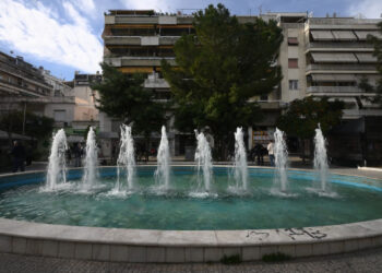 «Είπα ψέματα ότι είμαι γιατρός για να με αφήσουν να της κάνω ΚΑΡΠΑ» – Τι λέει ο άνδρας που προσπάθησε να σώσει το κοριτσάκι – «Το παιδί έβγαλαν από το σιντριβάνι άλλα άτομα και όχι ο πατέρας»