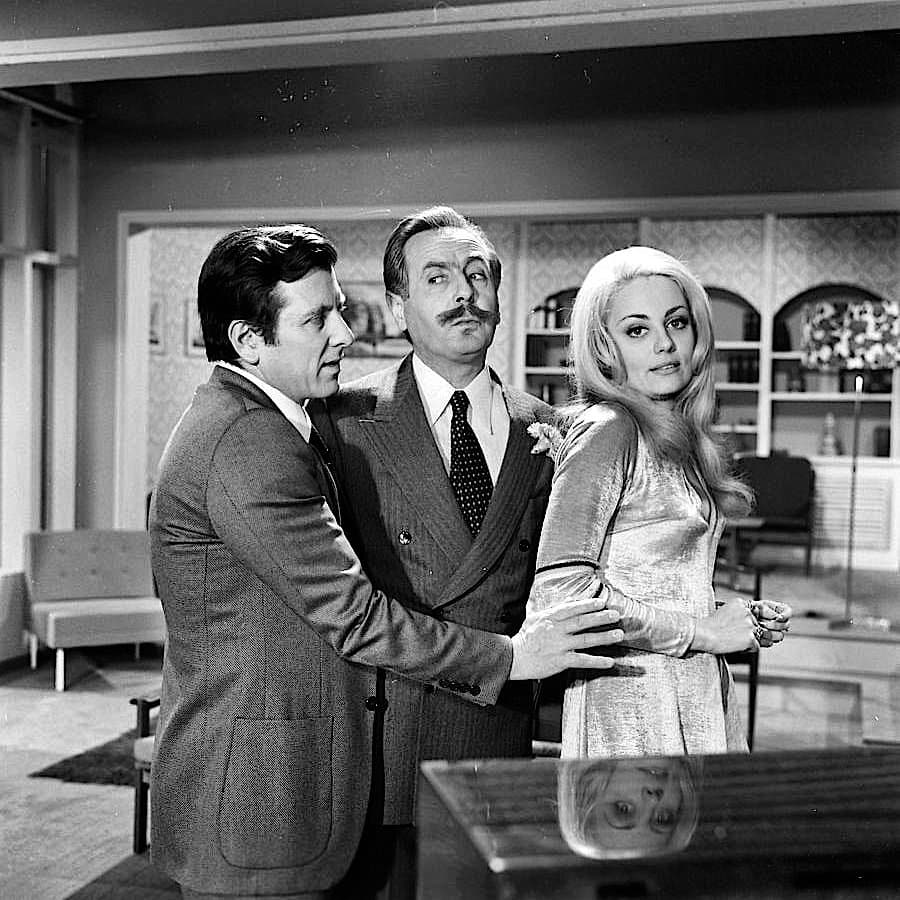 Έφυγε με την αγάπη της ζωή του, στο γηροκομείο Αθηνών, και άφησε πίσω του μια τεράστια περιουσία 1 stayros xenidis o talantoychos deyteragonistis toy kinimatografoy poy epaixe se 70 tainies kai pethane se girokomeio