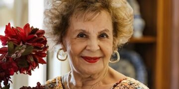 Ζει μόνη της στα 95 η γνωστή ηθοποιός και διάσημη χορεύτρια του ελληνικού κινηματογράφου