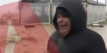 Παντοπώλης ξέσπασε σε κλάματα βλέποντας την περιουσία του να καταστρέφεται από την κακοκαιρία