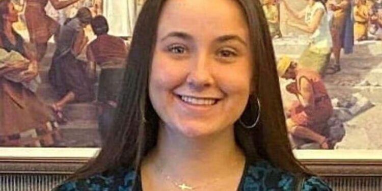 Alldaynews.gr Ταξίδεψε 6000 χιλιόμετρα για να συναντήσει τον άντρα που γνώρισε στο Facebook και αυτός τη μαχαίρωσε 90 φορές