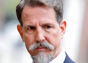 Θα σκεφτόσασταν να ψηφίσετε ένα κόμμα με υποψήφιο τον Παύλο Ντε Γκρες;