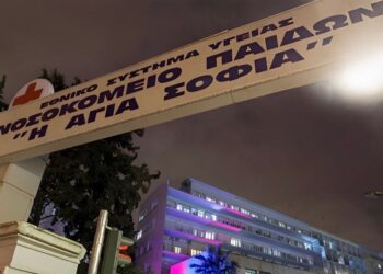 Οι γιατροί κατάφεραν να σώσουν το 2,5 χρονών κοριτσάκι που έπεσε σε σιντριβάνι στη Καλλιθέα