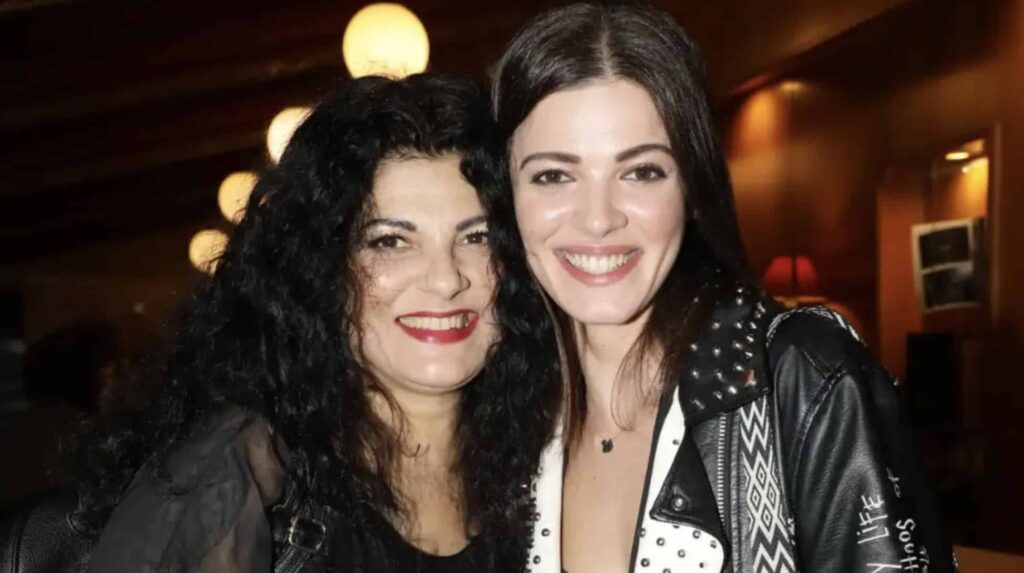 Τρύπη - Τζένη Καζάκου Μητέρα - κόρη