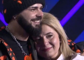 Συγκίνησε η εμφάνιση της μητέρας του Ακύλα στον εθνικό τελικό της Eurovision