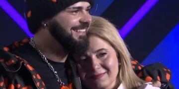 Συγκίνησε η εμφάνιση της μητέρας του Ακύλα στον εθνικό τελικό της Eurovision