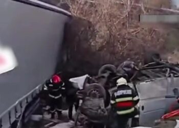 Ξεκληρίστηκε μια οικογένεια: Νέα τραγωδία στο «σημείο μηδέν» όπου σκοτώθηκαν οι 7 οπαδοί του ΠΑΟΚ – Φορτηγό βγήκε από τη λωρίδα του και έπεσε πάνω στο όχημα της οικογένειας