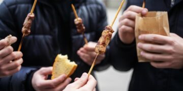 «Μπλόκο» στο τσίκνισμα στα σχολεία βάζει η Υπουργός Παιδείας, Σοφία Ζαχαράκη