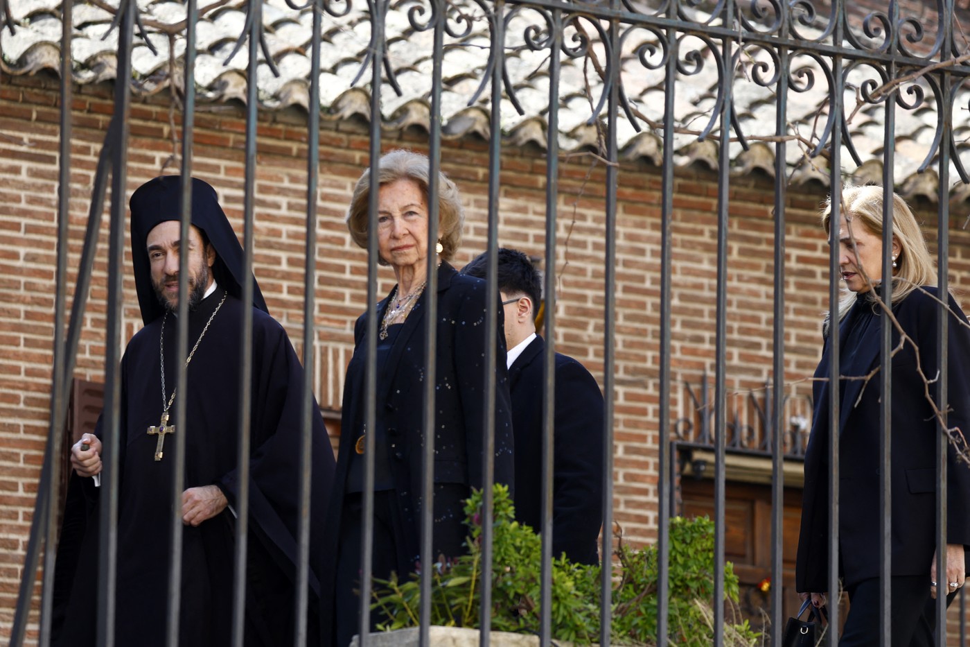 Η βασίλισσα Σοφία και η ινφάντα Κριστίνα κατά την άφιξή τους στην επιμνημόσυνη δέηση για την Ειρήνη , στον Ελληνορθόδοξο Καθεδρικό Ναό των Αγίων Ανδρέα και Δημητρίου