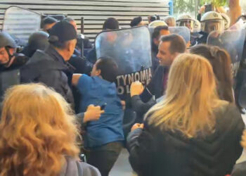 Επεισόδια σε Νοσοκομείο: «Έξω, έξω» φώναζαν οι διαμαρτυρόμενοι νοσηλευτές στον Άδωνι Γεωργιάδη – «Κινδύνευσε η σωματική μου ακεραιότητα», λέει ο υπουργός