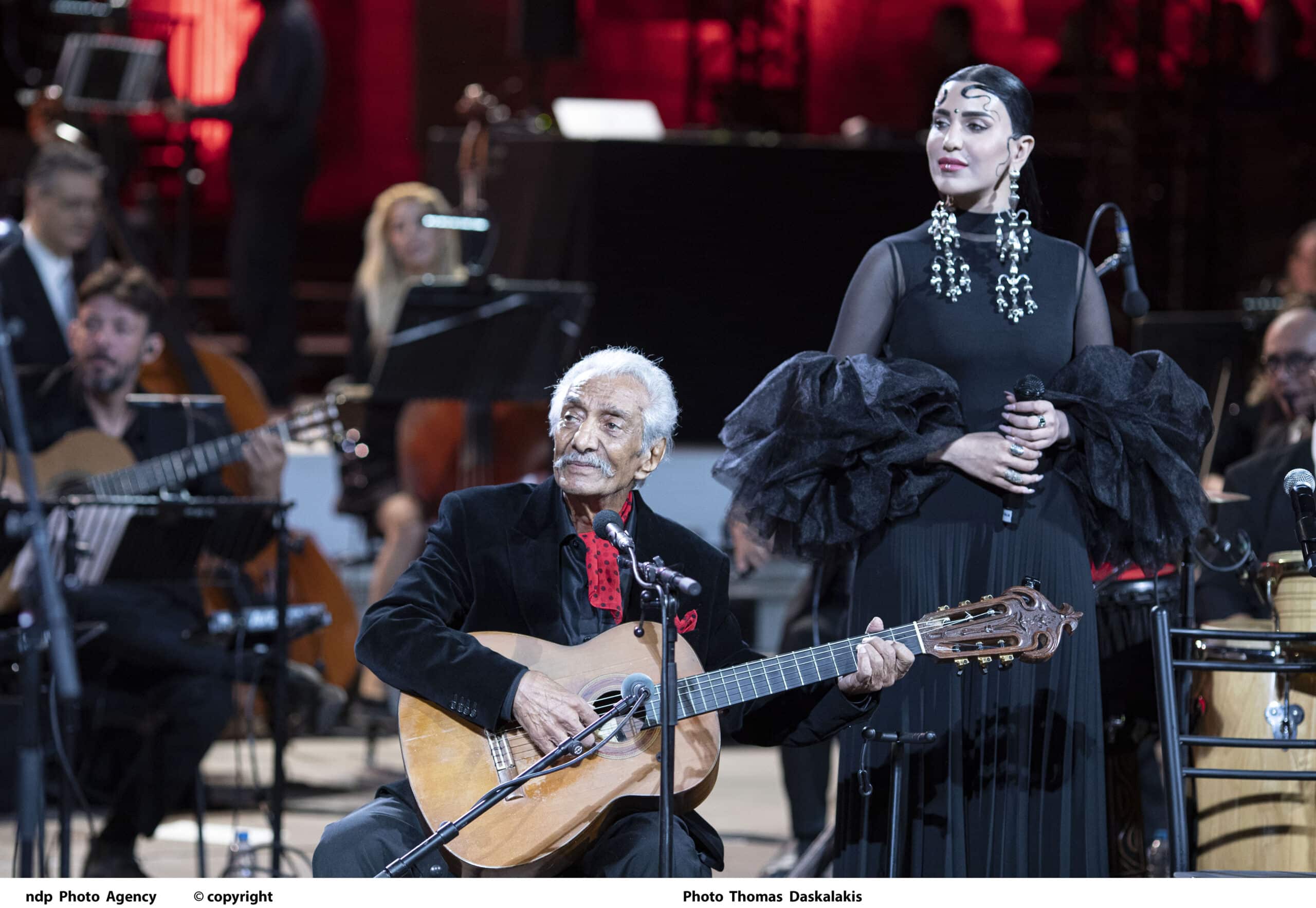 Δανιέλα Χατζή: Η κόρη του Κώστα Χατζή εξομολογείται – «Είχα το ιδιαίτερο προνόµιο στη ζωή µου να διαλέξω τη µαµά µου» 1 1 112 scaled