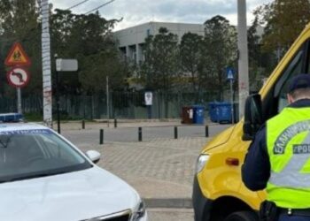 ΑΔΙΑΝΟΗΤΟ: Συνελήφθη οδηγός σχολικού να κάνει χρήση ναρκωτικών εν ώρα εργασίας (video)