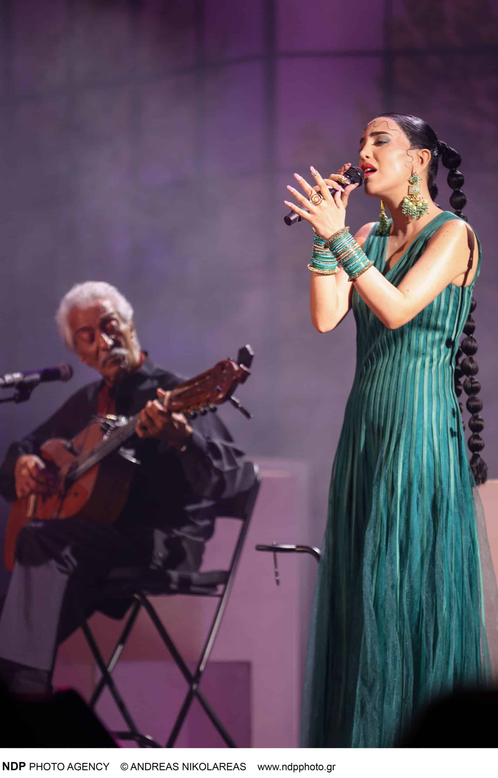 Δανιέλα Χατζή: Η κόρη του Κώστα Χατζή εξομολογείται – «Είχα το ιδιαίτερο προνόµιο στη ζωή µου να διαλέξω τη µαµά µου» 3 12 1 scaled