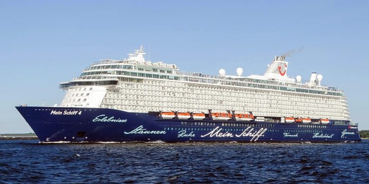 Έλληνες επιβάτες κρουαζιέρας εγκλωβισμένοι στον Περσικό Κόλπο