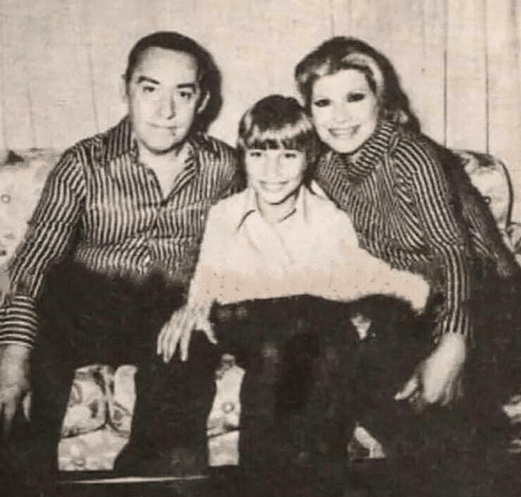 Παραμένει γλυκιά και σικάτη η Έλσα Ρίζου: Πως είναι στα 90 της η αγαπημένη ηθοποιός και σύζυγος του Νίκου Ρίζου 3 1682622477787 346854285 nikos elsa rizou gios