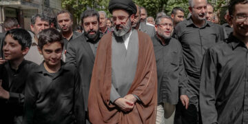 Alldaynews.gr Οι φήμες ότι ο Μοτζταμπά Χαμενεΐ είναι γκέι και τα γέλια του Τραμπ όταν το άκουσε – «Είχε σχέση με τον δάσκαλό του»