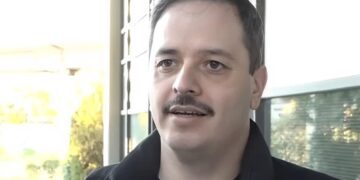 Χάρρυ Κλυνν: Η οικογένειά του δώρισε προσωπικά του αντικείμενα στον Αλέξανδρο Τσουβέλα