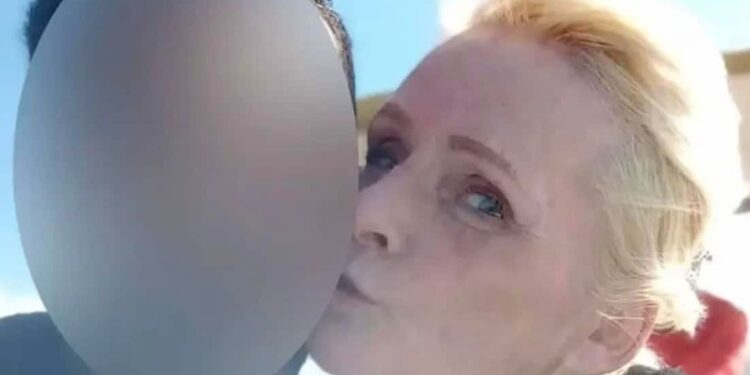 Η ιστορία της 61χρονης που ταξίδεψε στην Αίγυπτο για τον 26χρονο έρωτά της και κατέληξε με χρέη