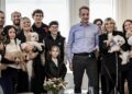 Βίντεο Μητσοτάκη από τη συνάντηση με τους επαναπατρισθέντες από τη Μέση Ανατολή με τα ζώα συντροφιάς τους