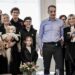 Βίντεο Μητσοτάκη από τη συνάντηση με τους επαναπατρισθέντες από τη Μέση Ανατολή με τα ζώα συντροφιάς τους