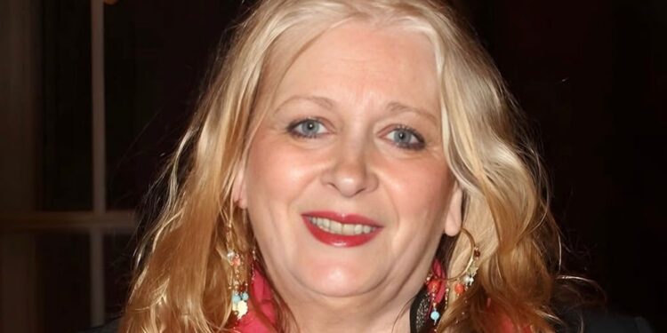 Νόρα Βαλσάμη: Σπάνια εμφάνιση της ηθοποιού – Αισθητά αδυνατισμένη και καταβεβλημένη στα 78 της