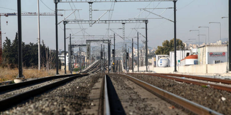 «Μόνο 70 κιλά έχω κλέψει», είπε στους αστυνομικούς ο Ρομά που πιάστηκε να κλέβει καλώδια χαλκού (video)