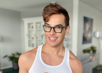 Άνδρας 59 ετών δείχνει δεκαετίες νεότερος με ένα απλό ρόφημα αντιγήρανσης – Τα τρία συστατικά που περιλαμβάνει