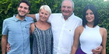 Κώστας Καραμανλής: Καμάρωσε την κόρη του, Αλίκη, στο θέατρο