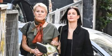 Αλίκη Καραμανλή: «Οι γονείς μου με στηρίζουν, όταν τους εντοπίζω ανάμεσα στους θεατές, ενθουσιάζομαι»