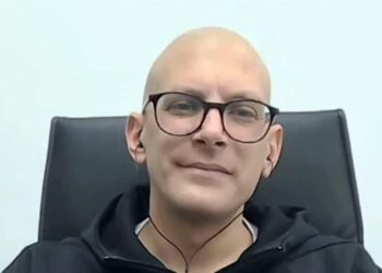 «Χειρουργήθηκα Τετάρτη, τη Δευτέρα ήμουν στο γραφείο», τι λέει ο δήμαρχος Αη Στράτη για τη μάχη με τον καρκίνο