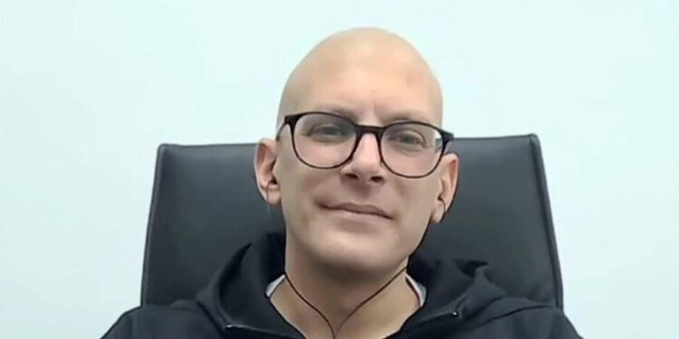 Alldaynews.gr «Χειρουργήθηκα Τετάρτη, τη Δευτέρα ήμουν στο γραφείο», τι λέει ο δήμαρχος Αη Στράτη για τη μάχη με τον καρκίνο