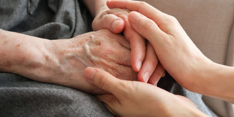 Πώς θα συμφωνήσετε με τα αδέρφια σας για τη φροντίδα των ηλικιωμένων γονιών