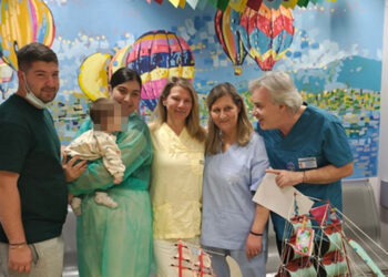 «Μια όμορφη μέρα» – «Από εδώ και πέρα μόνο χαρές»: Βγήκε από τη ΜΕΘ το μωρό που είχε προσβληθεί από μηνιγγίτιδα