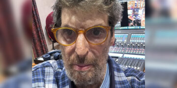 Έκκληση βοήθειας από τον γιο του Μίκη Θεοδωράκη: «Όλο σκέφτομαι να κάνω κακό στον εαυτό μου»