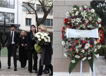 Σε λαϊκό προσκύνημα η σορός της Μαρινέλλας: Με δάκρυα στα μάτια η κόρη και τα εγγόνια της