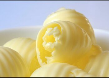 Λίγοι ξέρουν τα 4 σημάδια ότι το βούτυρο έχει χαλάσει — Τι σημαίνουν οι ημ/νίες λήξης στην ετικέτα