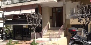 Alldaynews.gr Μαρτυρίες για το θρίλερ στου Ζωγράφου: «Είχαμε να τις δούμε 1,5 μήνα, υπήρχε έντονη μυρωδιά» – Η πόρτα ήταν σφραγισμένη με στόκο