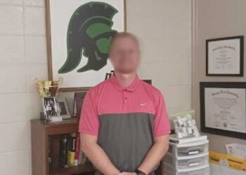 Τραγωδία: Μαθητής παρέσυρε καθηγητή με αγροτικό (video)