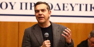 Τσίπρας: «Γελωτοποιός του βασιλιά Τραμπ ο Μητσοτάκης. Ανεύθυνη και επικίνδυνη η κυβέρνηση» – Η «επίθεση» στον Κυριάκο Μητσοτάκη