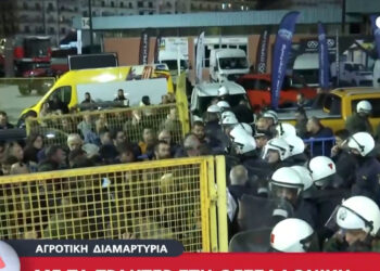 Αγρότες: Χαμός έξω από την έκθεση Agrotica – Προσπάθησαν να εισβάλλουν στα εγκαίνια – Απόβαση με τρακτέρ (video)