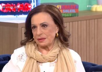 Χάρις Αλεξίου: Η επική απάντηση που έδωσε σε Γάλλο γιατρό όταν “έχασε” τη φωνή της (video)