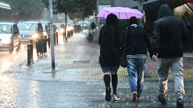 Αλλάζει ο καιρός: Βροχές και καταιγίδες σε όλη τη χώρα έως το Σάββατο – Ποιες περιοχές θα “χτυπήσει” η κακοκαιρία