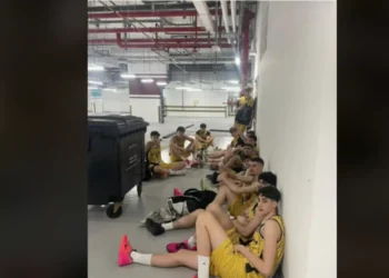 Alldaynews.gr Αγωνία για την ομάδα Κ18 μπάσκετ του Άρη που έχει εγκλωβιστεί στο Αμπού Ντάμπι