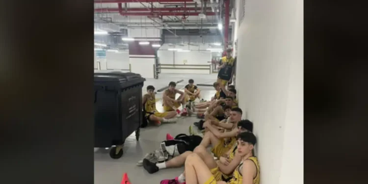 Αγωνία για την ομάδα Κ18 μπάσκετ του Άρη που έχει εγκλωβιστεί στο Αμπού Ντάμπι