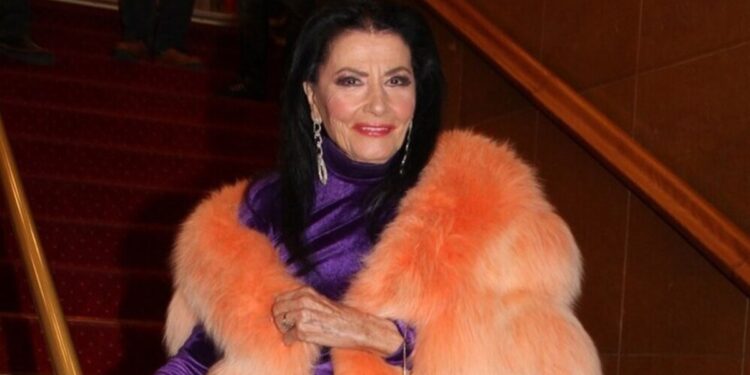 Η αλήθεια για τη Ζωζώ Σαπουντζάκη: «Κάποια στιγμή η αυλαία πέφτει, δεν γνωρίζει για την απώλεια του συντρόφου της»