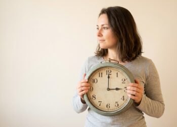 Αλλαγή ώρας: Τι σημαίνει για την υγεία μας – Χάνουμε ή κερδίζουμε; Μπέρδεμα