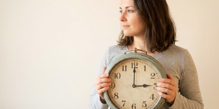 Alldaynews.gr Αλλαγή ώρας: Τι σημαίνει για την υγεία μας – Χάνουμε ή κερδίζουμε; Μπέρδεμα