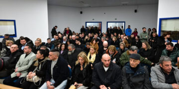 Alldaynews.gr Αναβολή για την Πρωταπριλιά πήρε η δίκη των Τεμπών – Χάος μέσα στην αίθουσα – Γιούχαραν τους δικαστές συγγενείς και επιζώντες